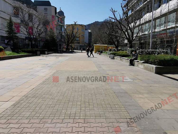 Асеновград – спазват ли се извънредните мерки срещу коронавируса (Снимки)