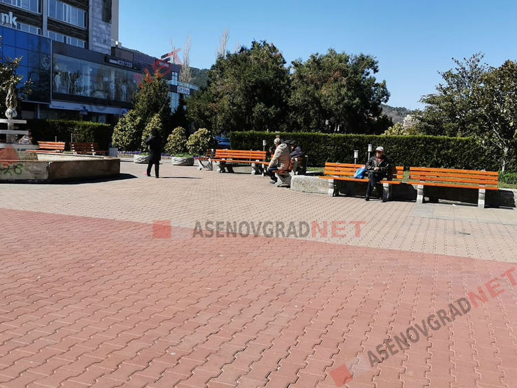 Асеновград – спазват ли се извънредните мерки срещу коронавируса (Снимки)