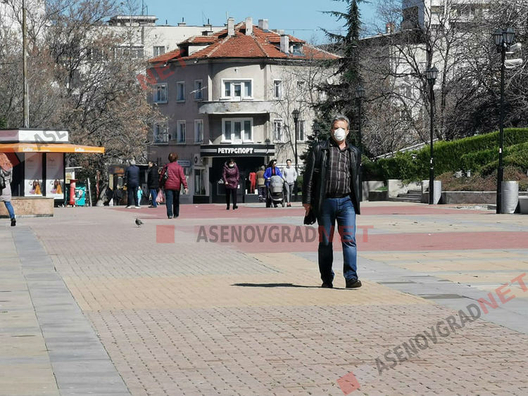 Асеновград – спазват ли се извънредните мерки срещу коронавируса (Снимки)