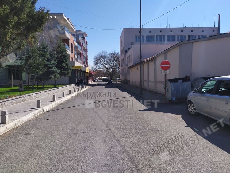 Кърджали опустя внезапно,  магазините и офисите в центъра- празни