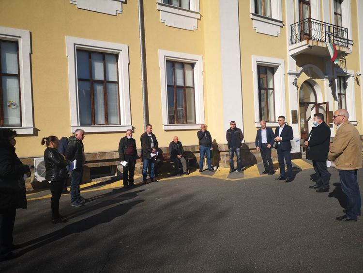 Заседание на открито пред Бизнесинкубатора