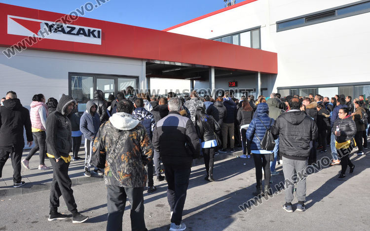 Работници на "Язаки" на протест, искат отпуски заради коронавируса