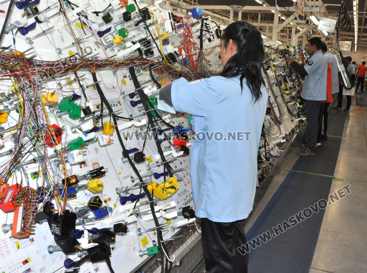 Работници на "Язаки" на протест, искат отпуски заради коронавируса