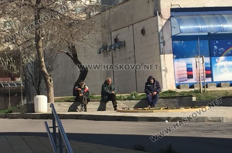 „Екопрогрес” чистят с маски и ръкавици, започна дезинфекция на града