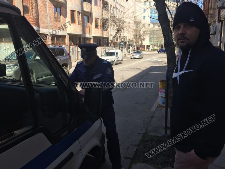 Криворазбрана цивилизация: Общински полицаи над разпоредбите, проверяват и глобяват без предпазни средства