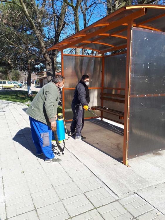 Дезинфектират общината. Петър Йорданов дари дезинфектант