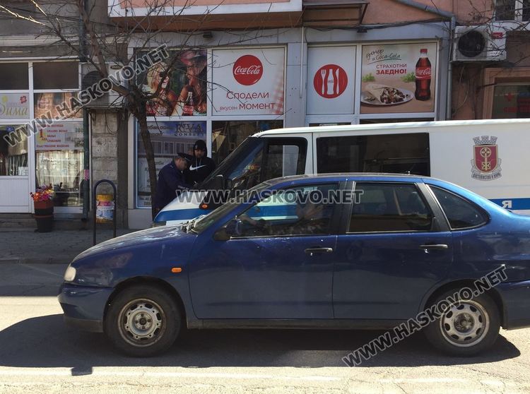 Криворазбрана цивилизация: Общински полицаи над разпоредбите, проверяват и глобяват без предпазни средства