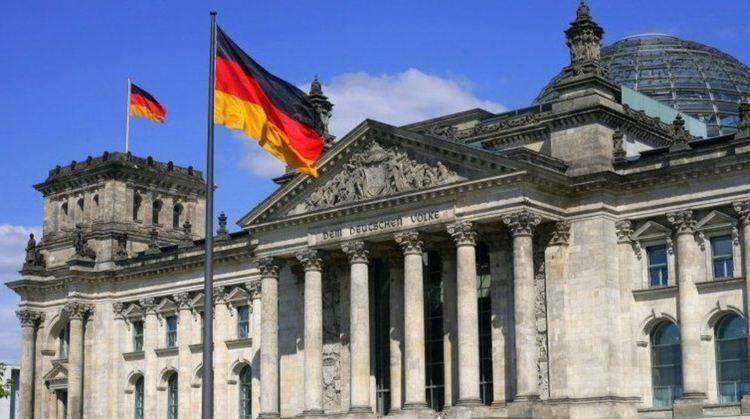 Германия спира приема на бежанци