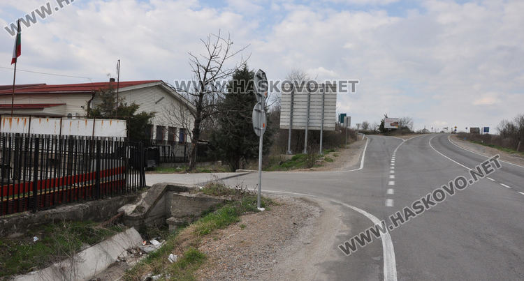 Секна опашката пред пункта за газови уредби, полицай регулира потока в КАТ