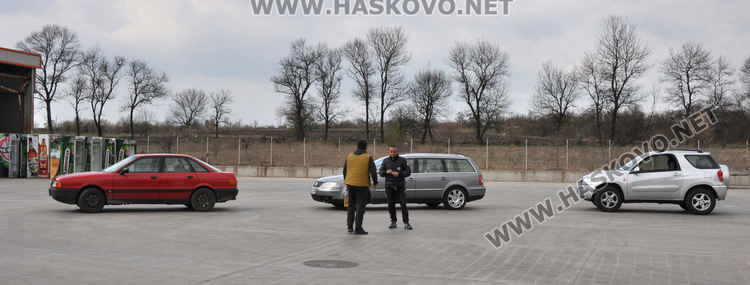 Секна опашката пред пункта за газови уредби, полицай регулира потока в КАТ