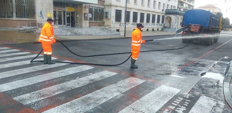 Започна миенето на Кърджали, дезинфекцията продължава по график