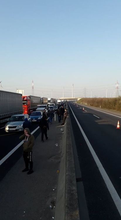 Десетки километри колона от автомобили и ТИР-ове блокира българи на границата между Австрия и Унгария 