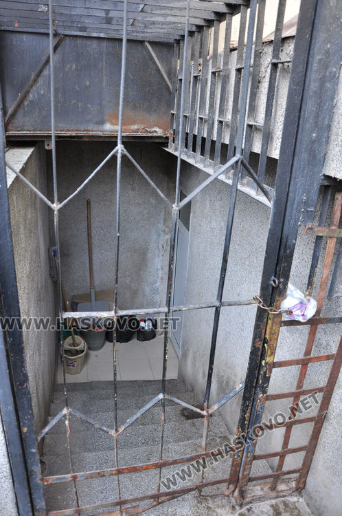 Частник заключил тоалетната на Зеленчуковия пазар, общината със спешни мерки