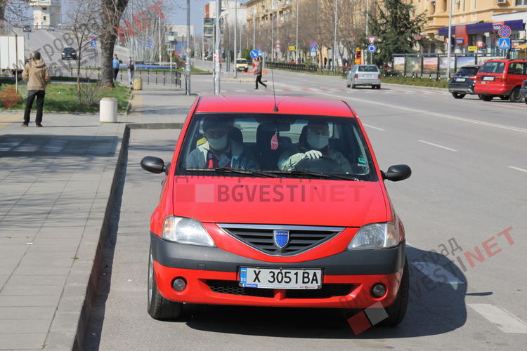 Екип от Общината обикаля възрастни и трудноподвижни граждани, за да им осигурява храна и лекарства