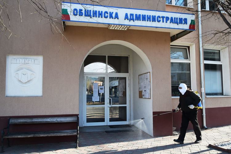 Дезинфекцират всички необходими места в Ардино заради коронавируса