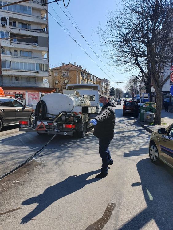 Общината: Гражданите да дезинфекцират общите части на жилищните сгради