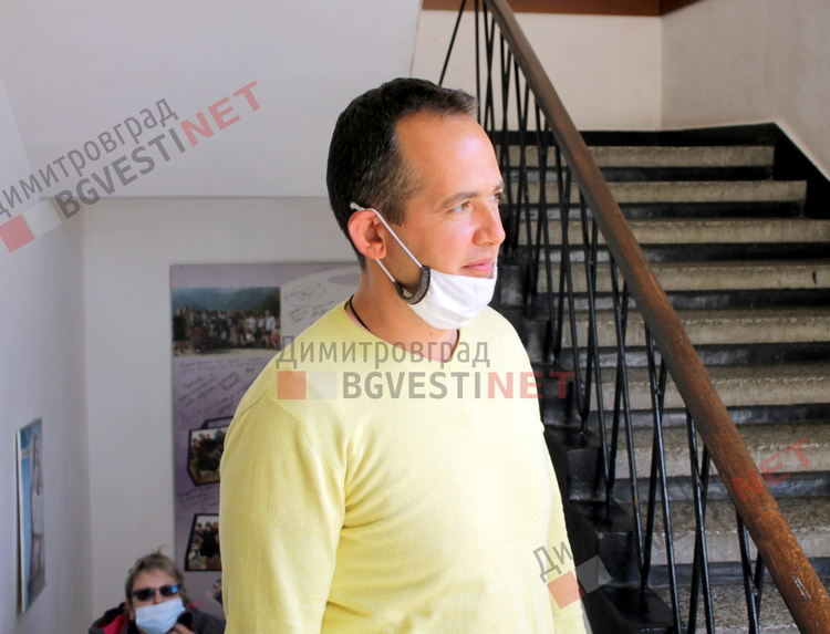 Добрият пример в димитровградска фабрика по време на извънредно положение - произвеждат си маски