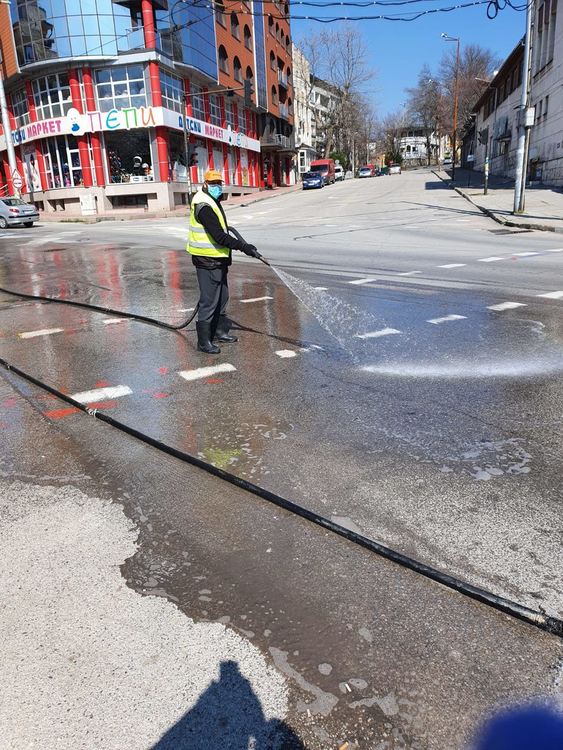 Общината: Гражданите да дезинфекцират общите части на жилищните сгради