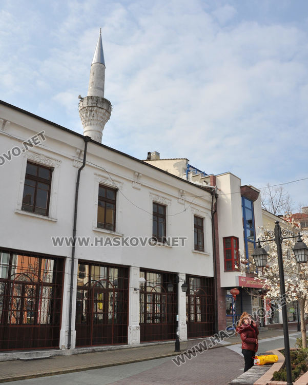 Джамиите в Хасково затвориха заради коронавируса, намазите вкъщи