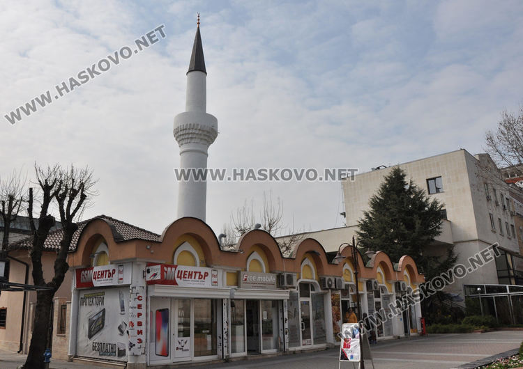 Джамиите в Хасково затвориха заради коронавируса, намазите вкъщи