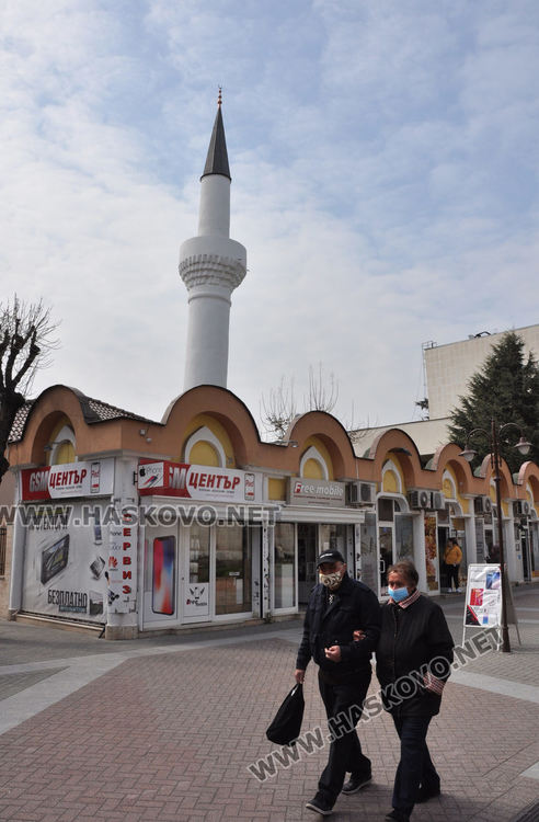 Джамиите в Хасково затвориха заради коронавируса, намазите вкъщи