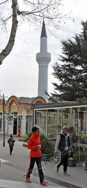 Джамиите в Хасково затвориха заради коронавируса, намазите вкъщи