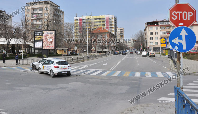 Кола на СОД се заби в Опел край "Лебеда"