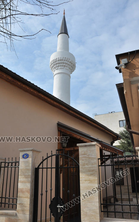 Джамиите в Хасково затвориха заради коронавируса, намазите вкъщи