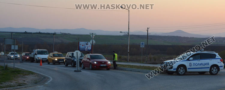 Полицаите продължават контрола на КПП-тата в Хасково, трафик няма