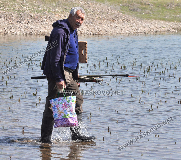 Рибари окупираха "Тракиец" по време на социалната изолация