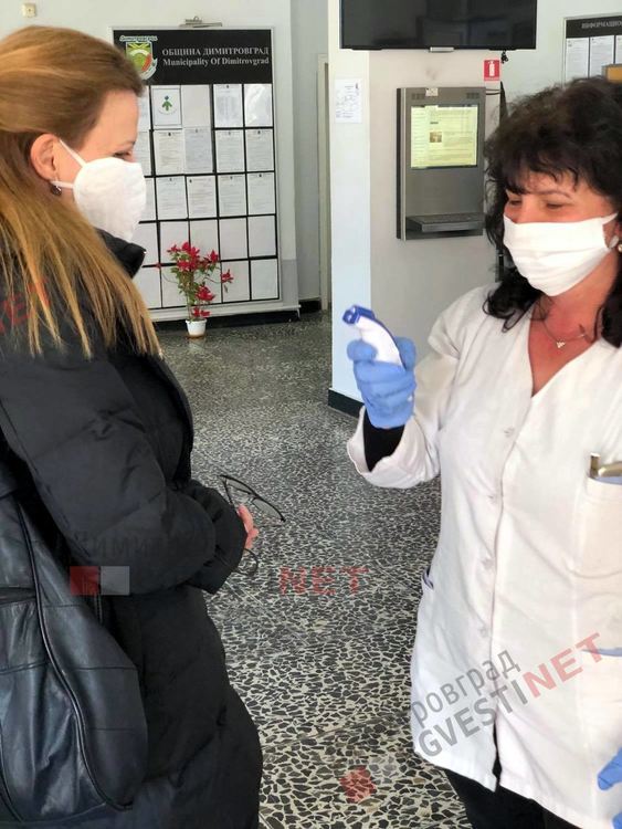 В Димитровград дезинфекцират и улици и тротоари