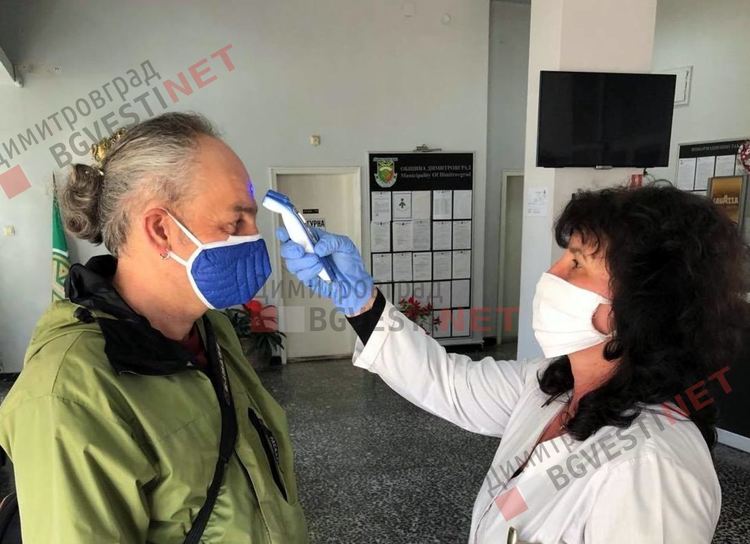 В Димитровград дезинфекцират и улици и тротоари