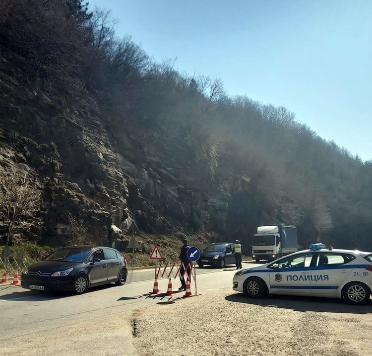 Четири КПП-та на изходите на Смолян контролират трафика