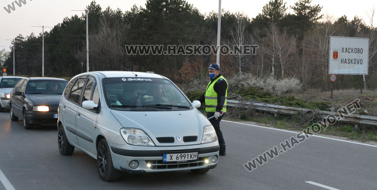 Полицаите продължават контрола на КПП-тата в Хасково, трафик няма