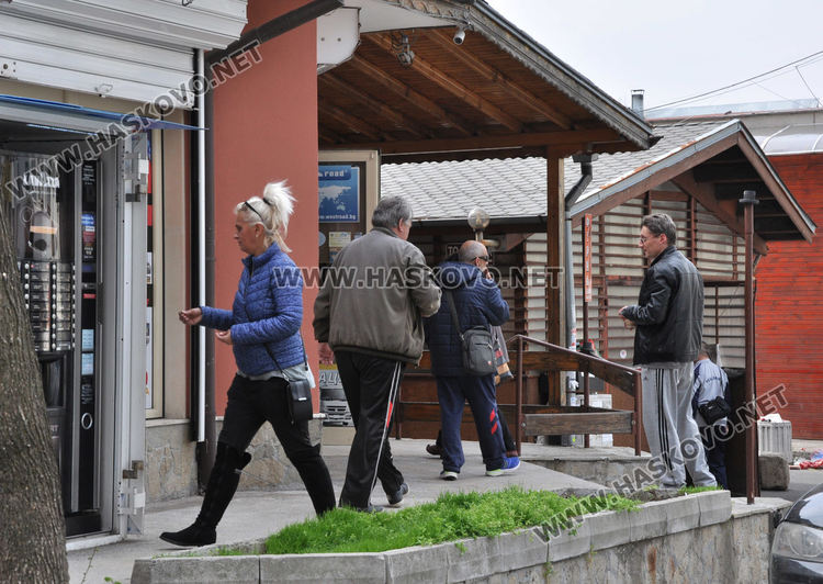 Полицаи и кметове разгониха роми в Орфей и струпали се хора в паркове 