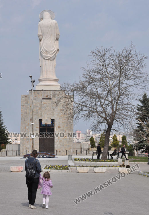 Полицаи и кметове разгониха роми в Орфей и струпали се хора в паркове 