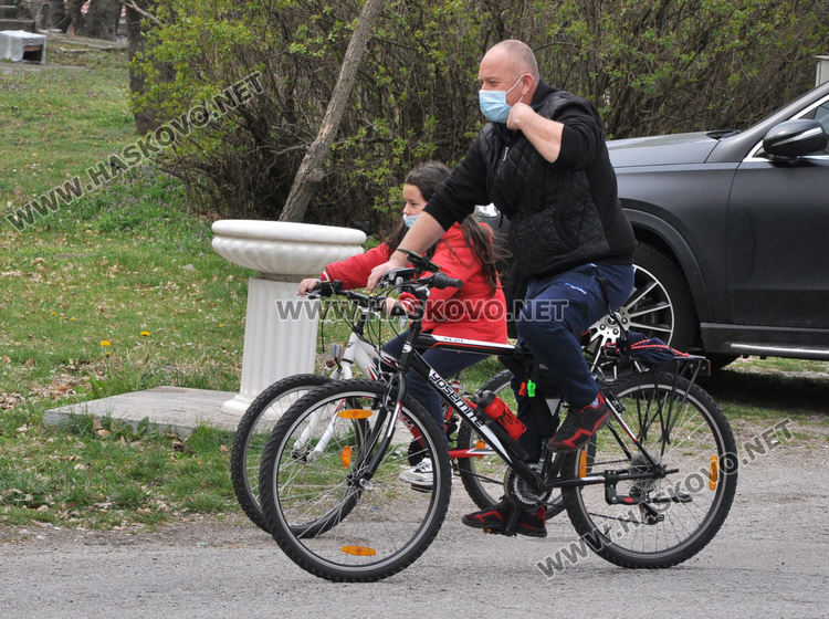 Полицаи и кметове разгониха роми в Орфей и струпали се хора в паркове 