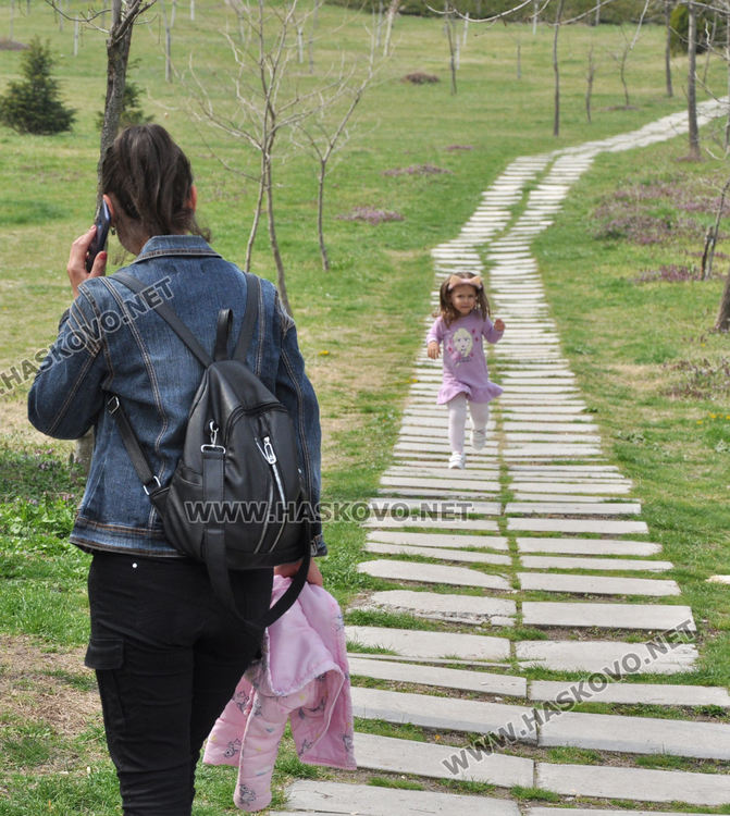 Полицаи и кметове разгониха роми в Орфей и струпали се хора в паркове 