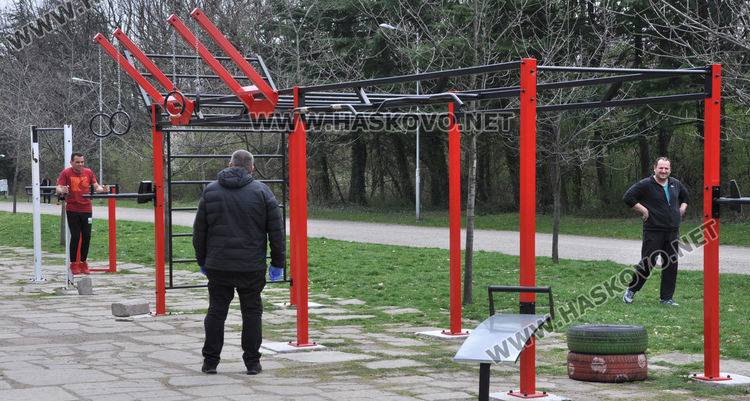 Полицаи и кметове разгониха роми в Орфей и струпали се хора в паркове 