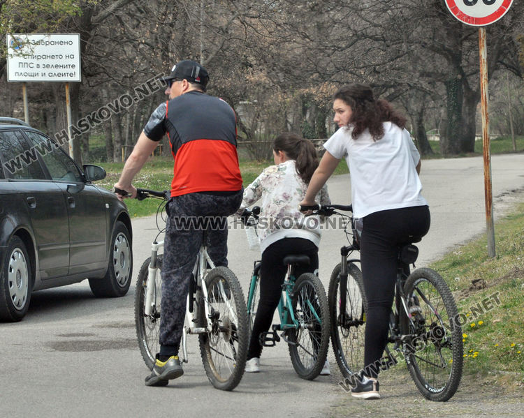Полицаи и кметове разгониха роми в Орфей и струпали се хора в паркове 