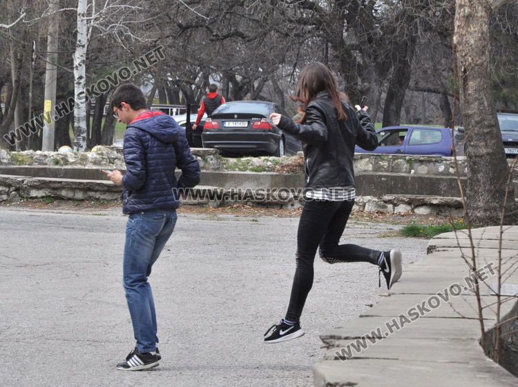 Полицаи и кметове разгониха роми в Орфей и струпали се хора в паркове 