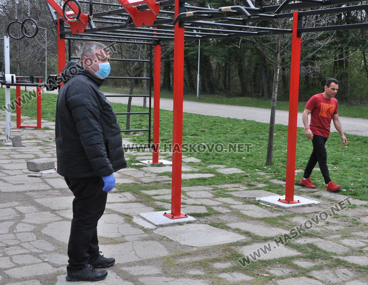 Полицаи и кметове разгониха роми в Орфей и струпали се хора в паркове 