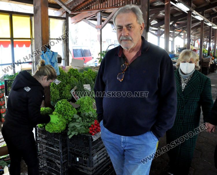 Втори ден на пазаруване по възраст, пазарът в Хасково опустя