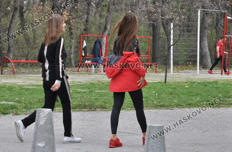 Полицаи и кметове разгониха роми в Орфей и струпали се хора в паркове 