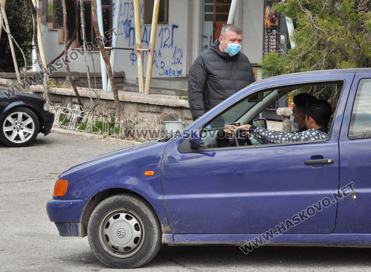 Полицаи и кметове разгониха роми в Орфей и струпали се хора в паркове 
