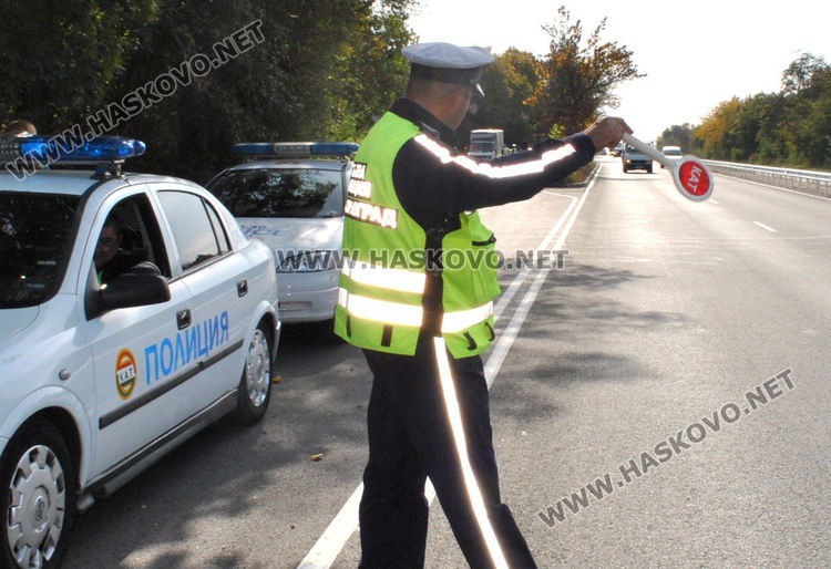 Арестуваха двама пияни водачи в Хасковско