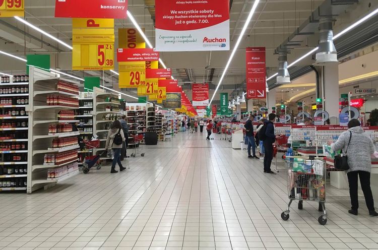 Френска търговска верига дава бонус 1000 евро на всичките си 65 000 служители