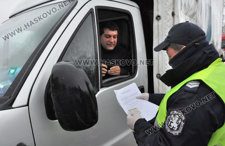 Полицейските проверки на КПП-тата в Хасково продължават и в дъжда