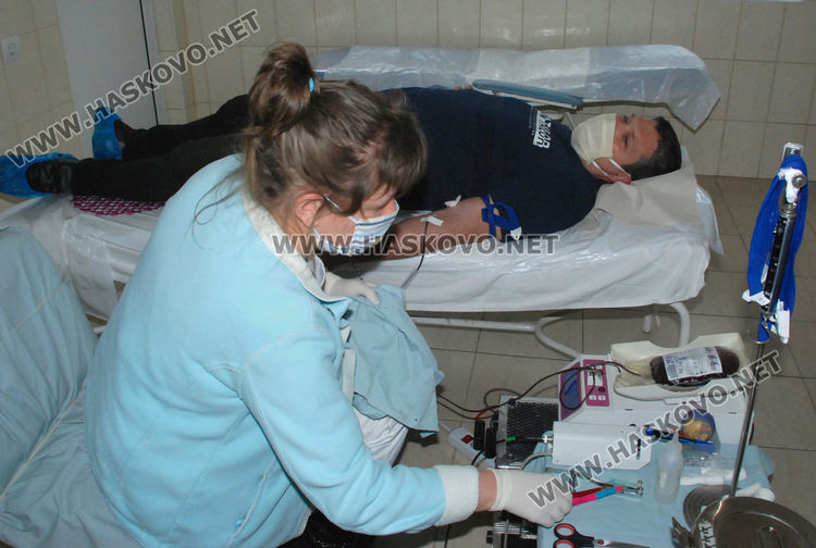 Председателят на Авто мото клуб "Хасково" даде старт на кръводаряването