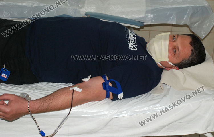 Председателят на Авто мото клуб "Хасково" даде старт на кръводаряването